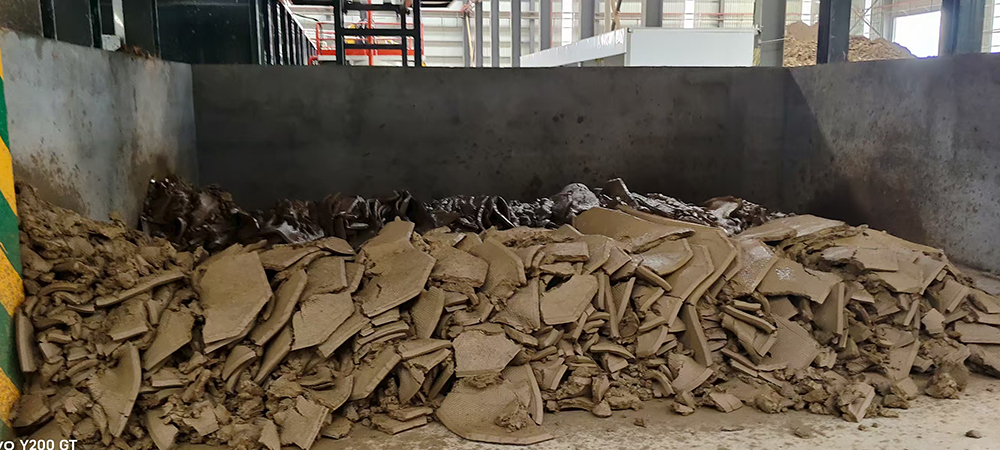 快盈VIII通沟污泥治理现场